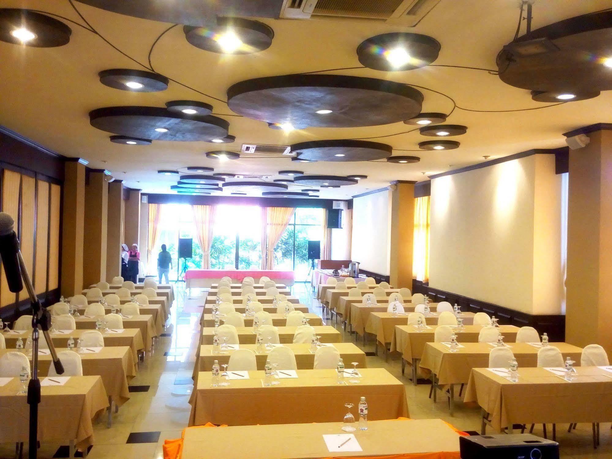 Phuphaya Resort Паттая Екстер'єр фото