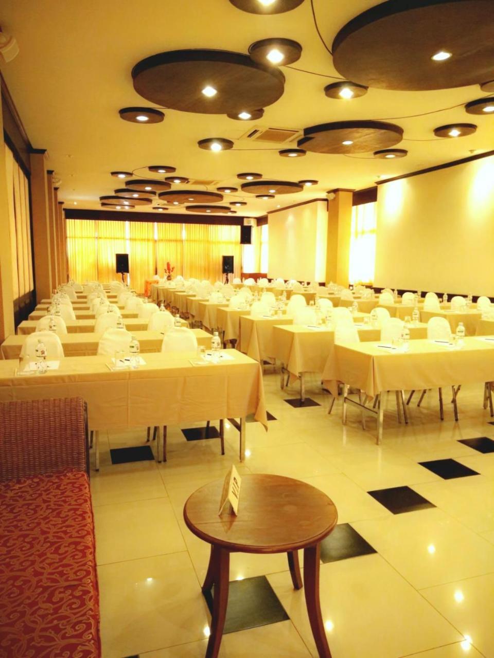 Phuphaya Resort Паттая Екстер'єр фото